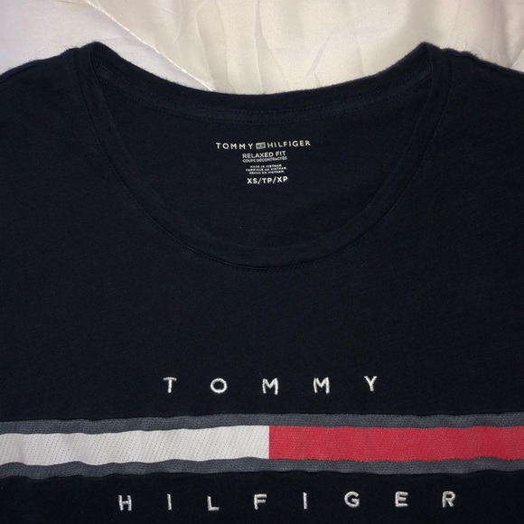 Tommy Hilfiger Women’s Big Logo Line T-shirt - Picture 4 of 6
